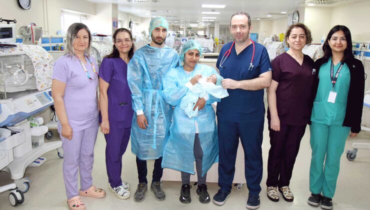 29 haftalık prematüre bebek, 75 günlük yoğun bakım sürecinin ardından ailesine kavuştu