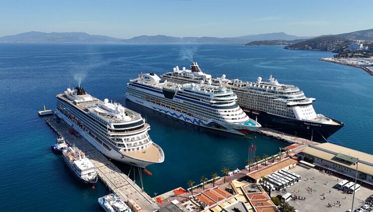 Kuşadası Limanı’nda Rekor Turist Akını! 6 Bin 590 Turist Gemilerle Geldi.