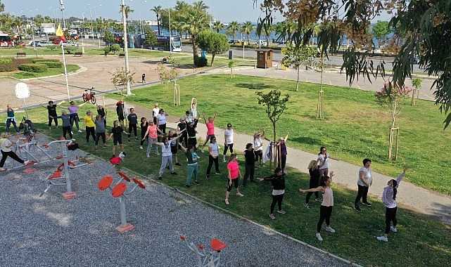 İzmirli Komşular Açık Havada Sabah Sporu İle Buluştu