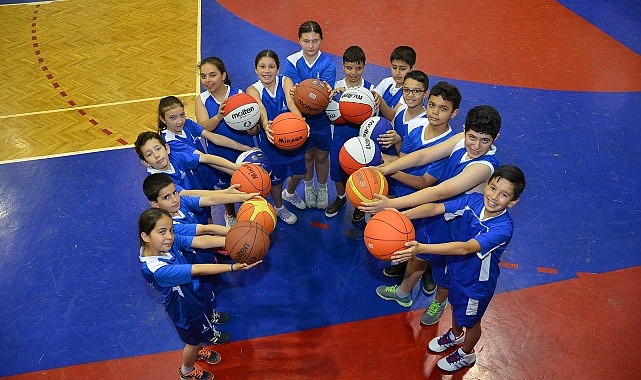 İzmir’de Yaz Spor Okulları Başladı! 🌞🏊‍♂️🏀🎾