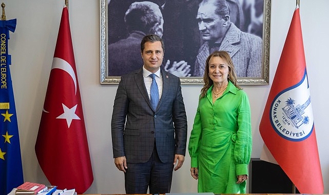 CHP’li Deniz Yücel Konak Belediye Başkanı Nilüfer Çınarlı Mutlu’yu ziyaret etti